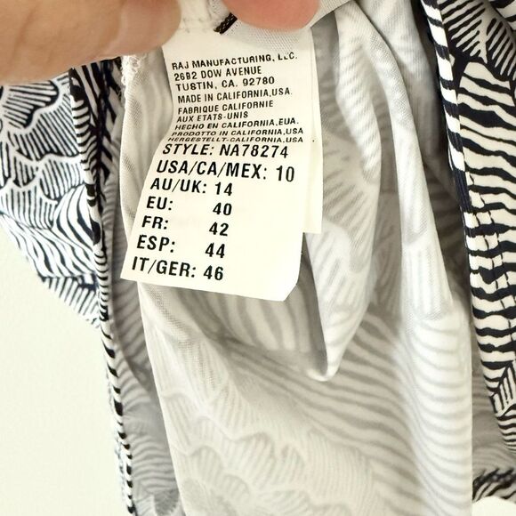 Nautica Tankini Set with Keyhole Navy Floral Top and Solid Navy Bottoms - Size10 - Picture 4 of 8